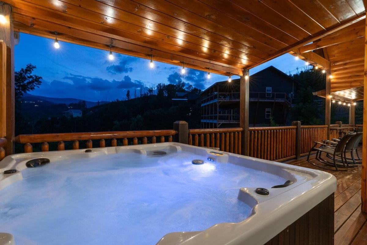 Indoor Pool, Volleyball Beach, Mountain View, Luxury * Gatlinburg