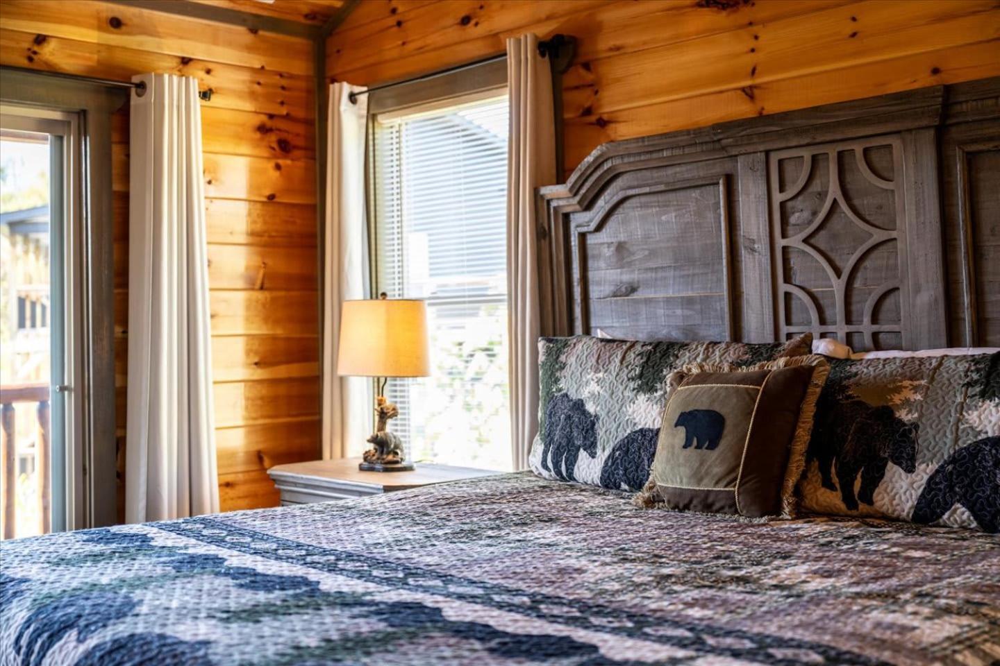 Indoor Pool, Volleyball Beach, Mountain View, Luxury * Gatlinburg