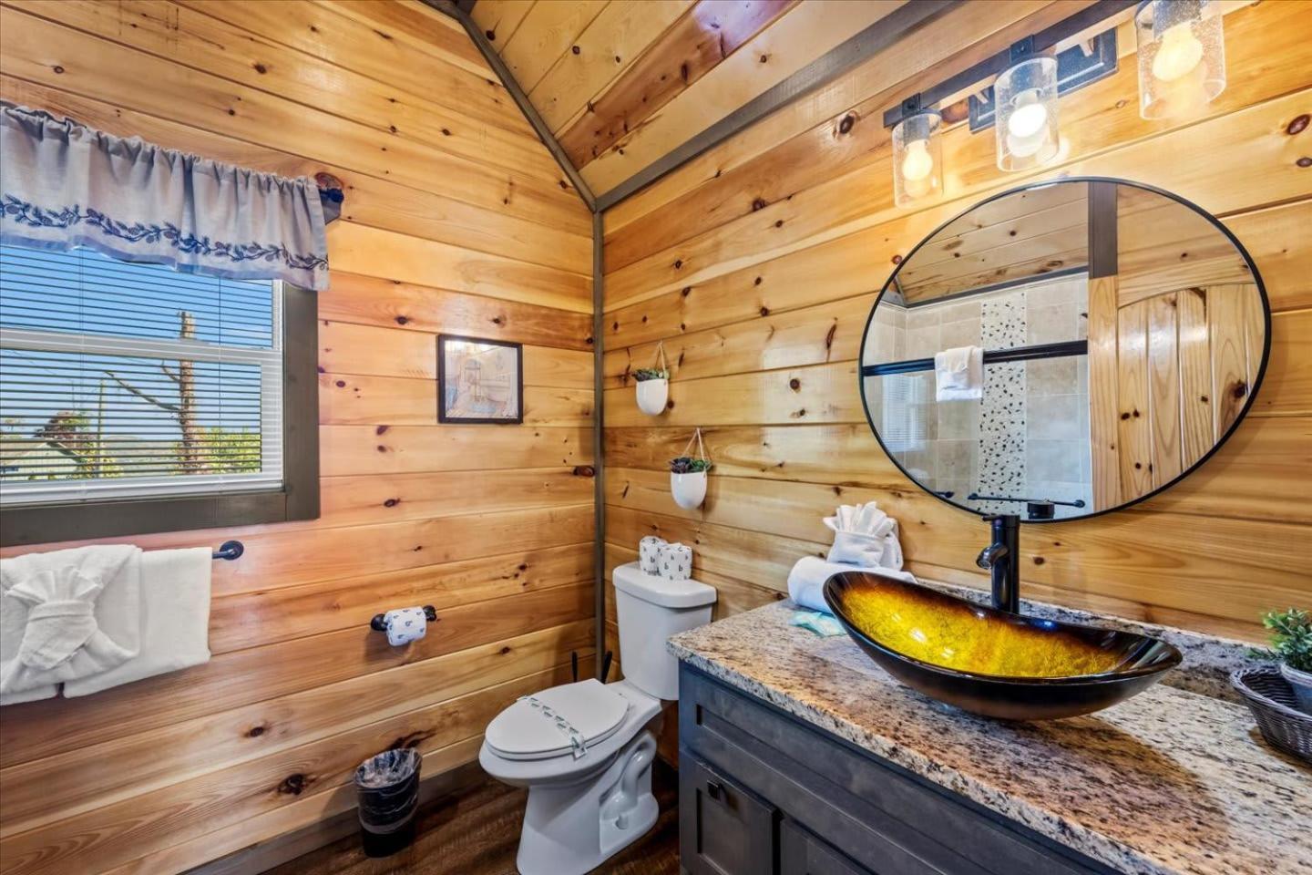 Indoor Pool, Volleyball Beach, Mountain View, Luxury Hébergement de vacances Gatlinburg