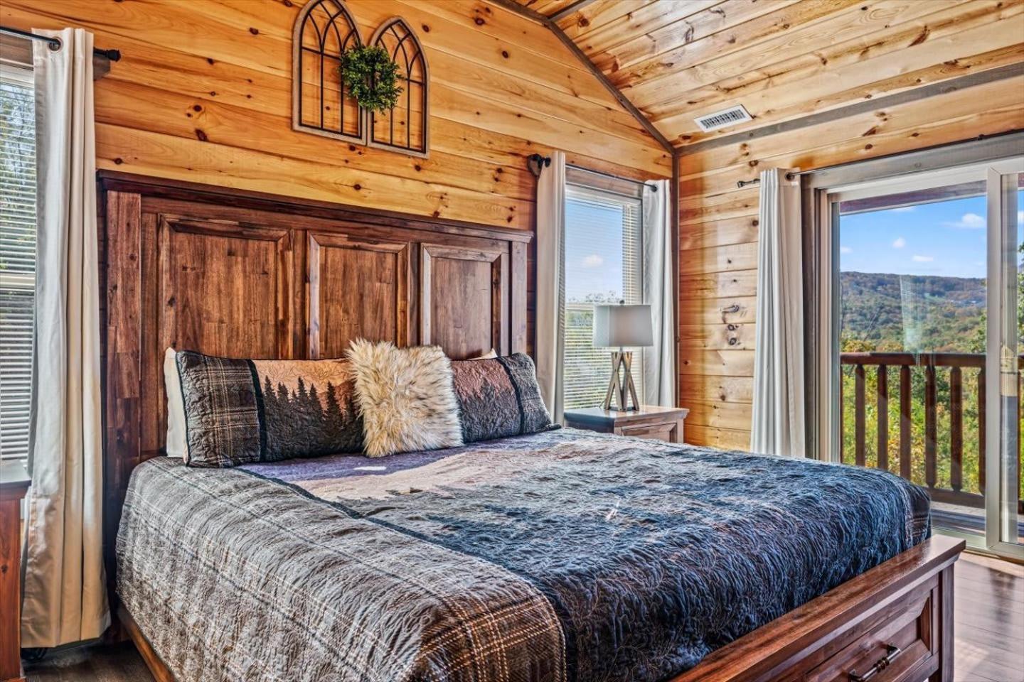 Indoor Pool, Volleyball Beach, Mountain View, Luxury Hébergement de vacances
