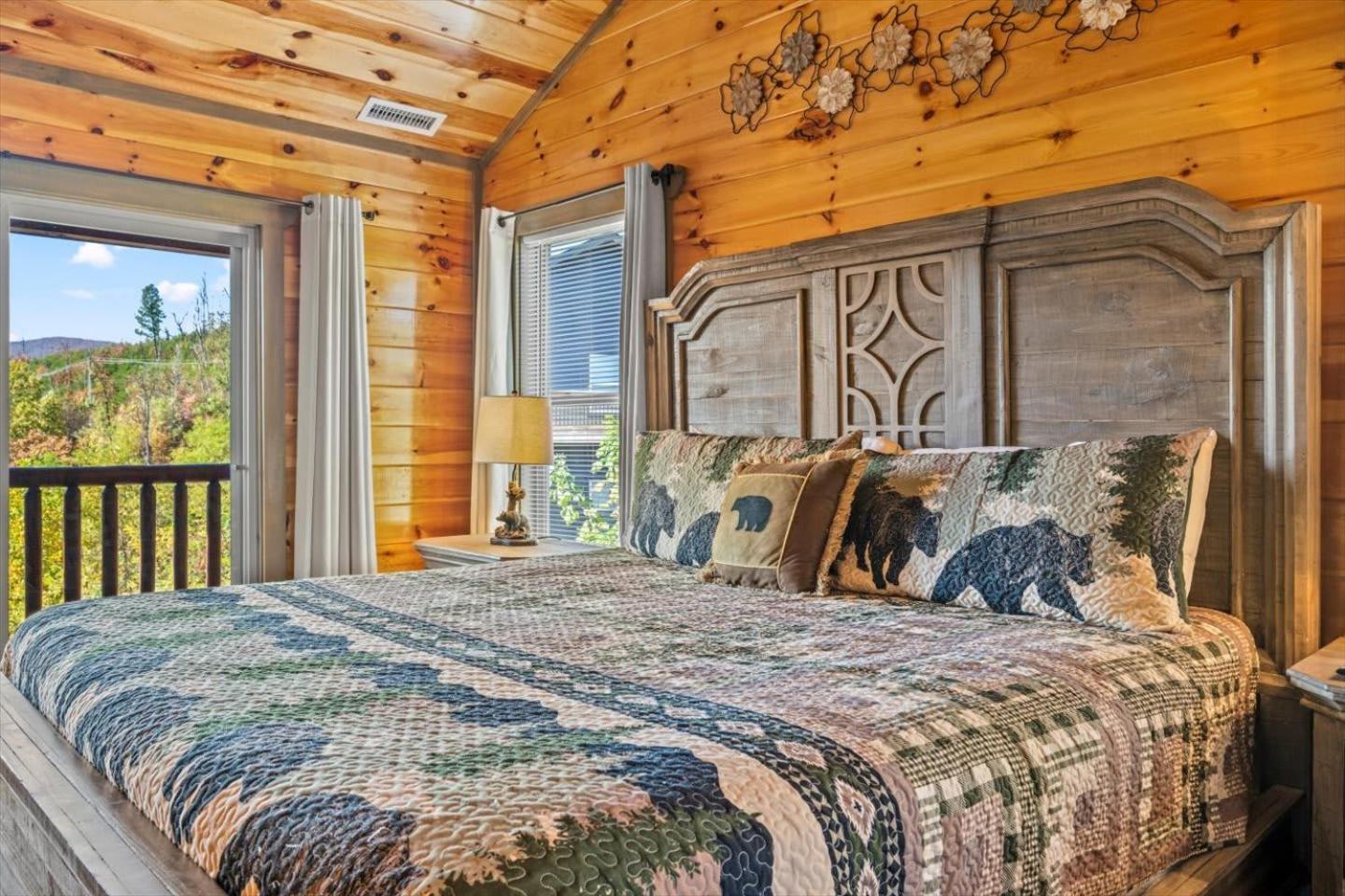 Indoor Pool, Volleyball Beach, Mountain View, Luxury * Gatlinburg