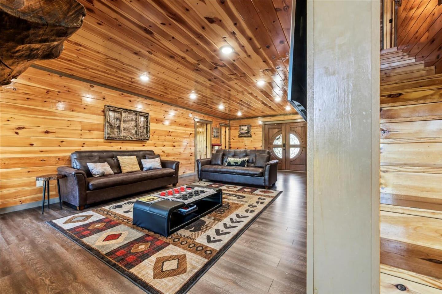 Indoor Pool, Volleyball Beach, Mountain View, Luxury * Gatlinburg