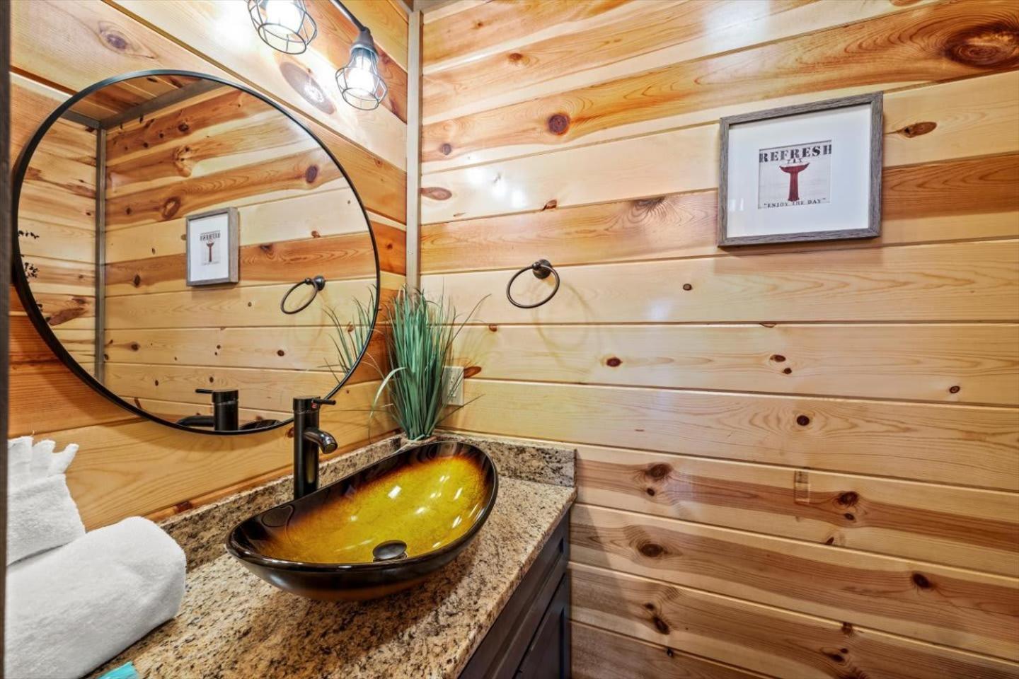 Indoor Pool, Volleyball Beach, Mountain View, Luxury Hébergement de vacances *