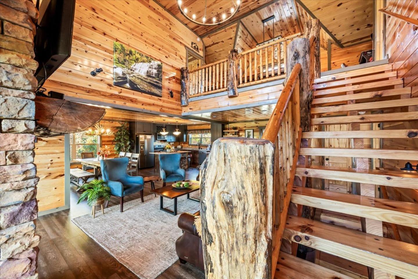 Indoor Pool, Volleyball Beach, Mountain View, Luxury * Gatlinburg