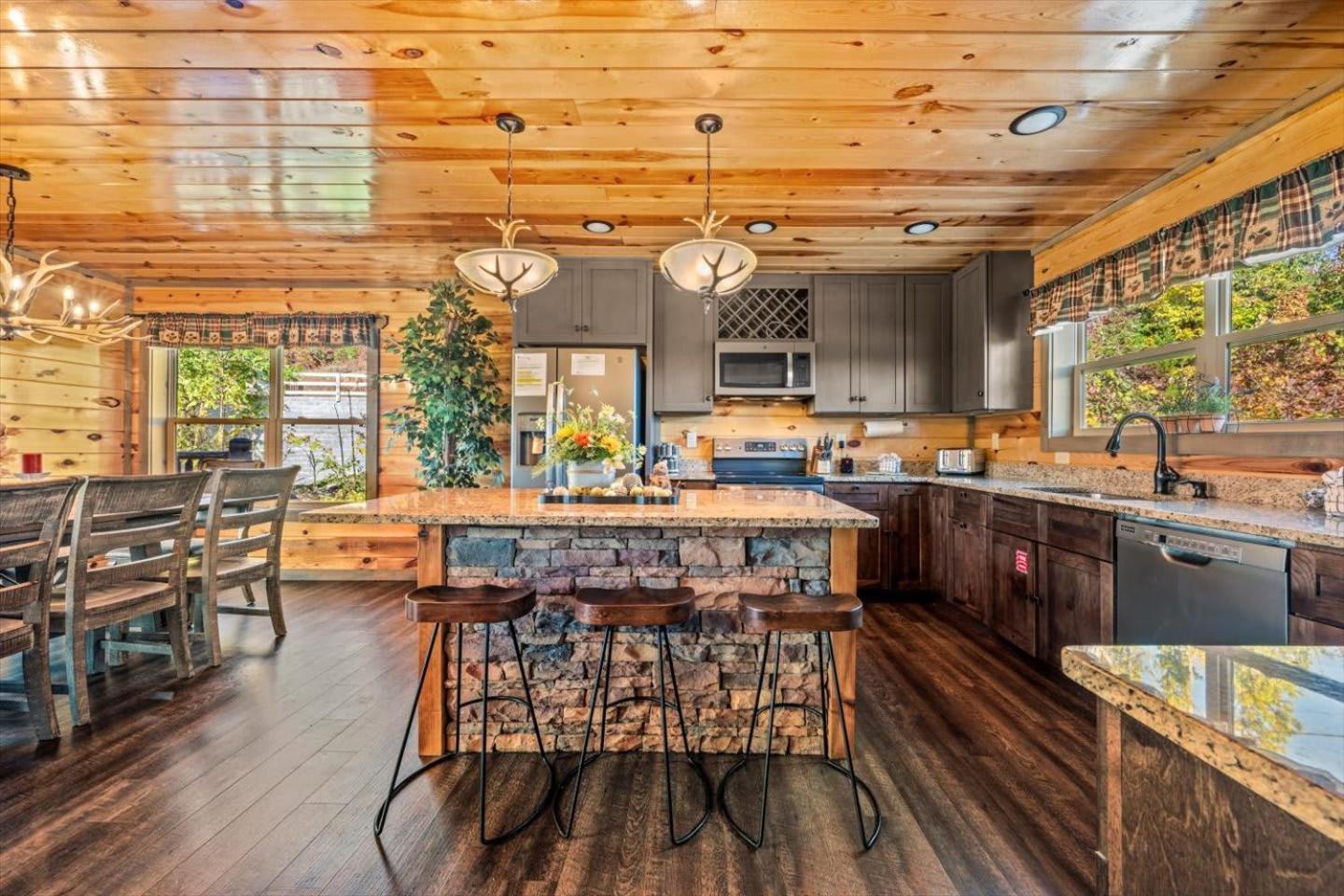 Indoor Pool, Volleyball Beach, Mountain View, Luxury Hébergement de vacances Gatlinburg