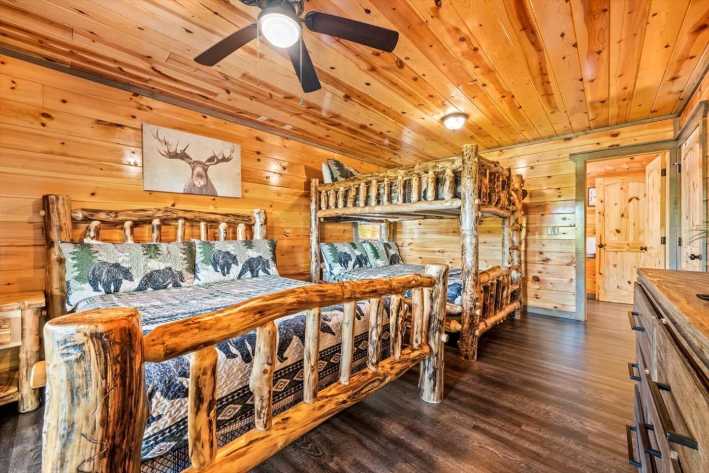 Indoor Pool, Volleyball Beach, Mountain View, Luxury Hébergement de vacances Gatlinburg
