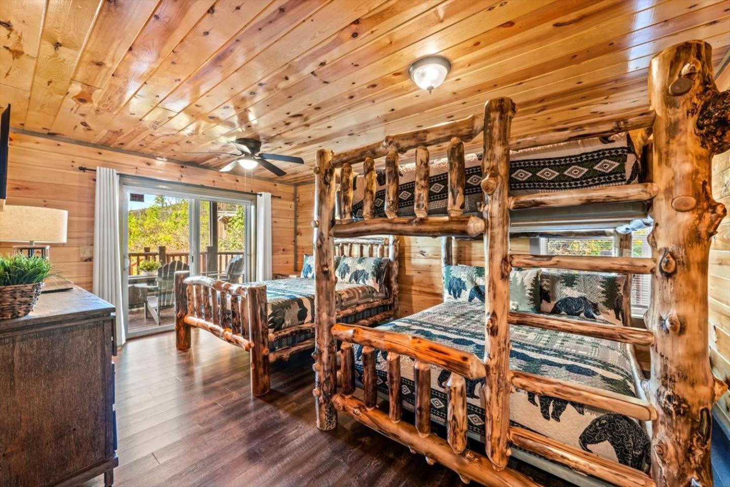 Indoor Pool, Volleyball Beach, Mountain View, Luxury Hébergement de vacances *