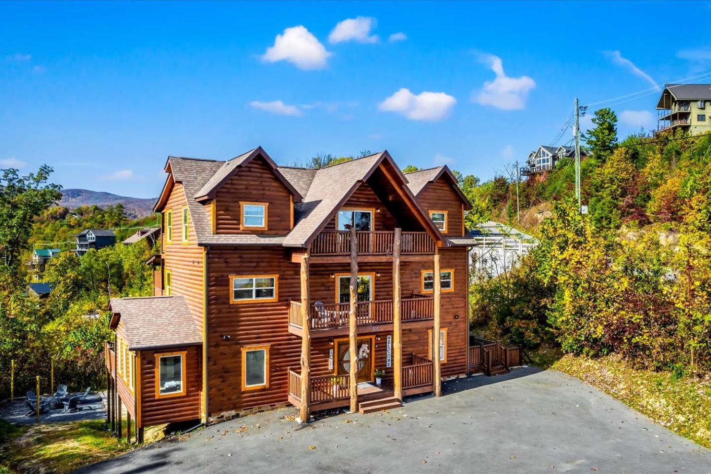 Indoor Pool, Volleyball Beach, Mountain View, Luxury * Gatlinburg
