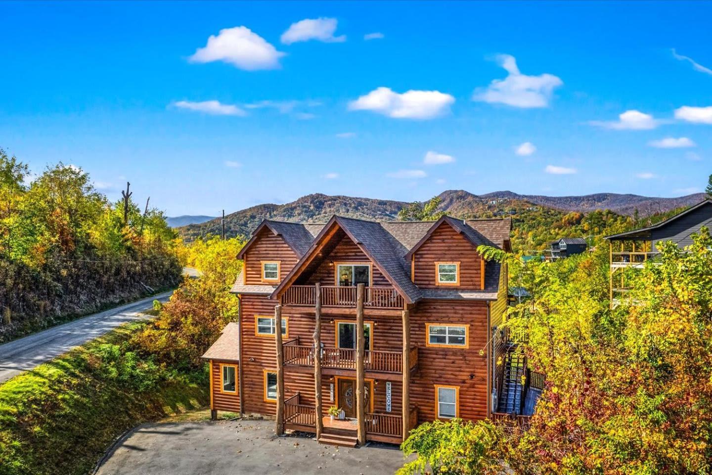 Indoor Pool, Volleyball Beach, Mountain View, Luxury Hébergement de vacances
